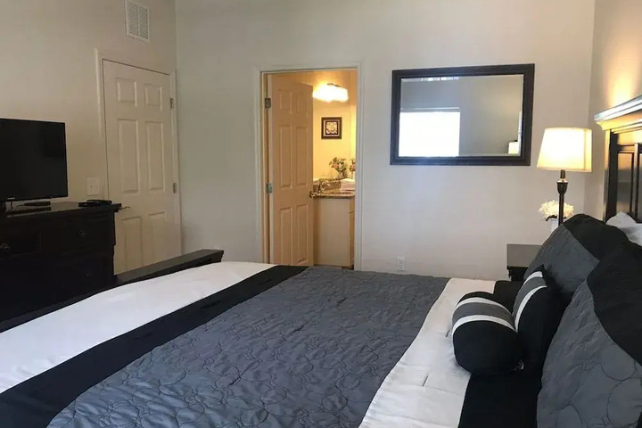Room 4 of 20