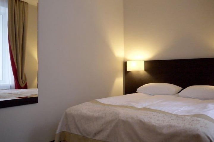Room 13 of 63