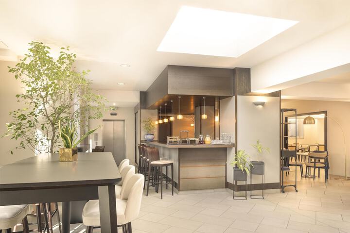 Entrance & Lobby