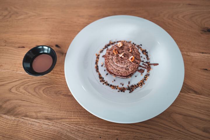 Dining 40 of 48