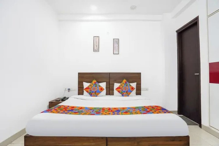 Room 10 of 31