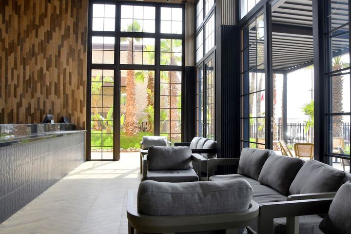 Lounge 116 of 132