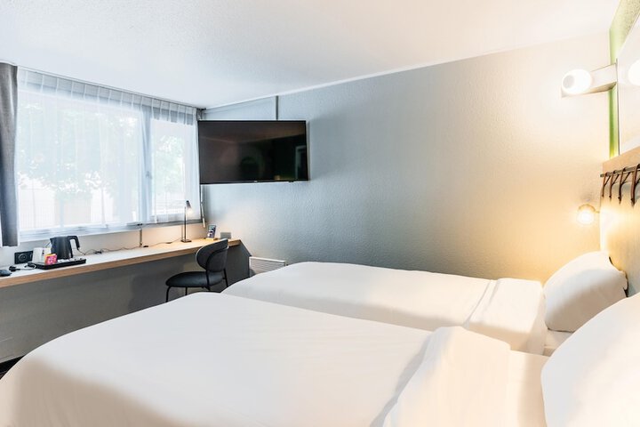 Room 15 of 36