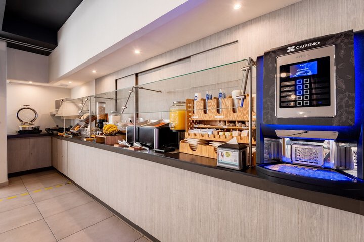 Breakfast/Coffee Service 23 of 46