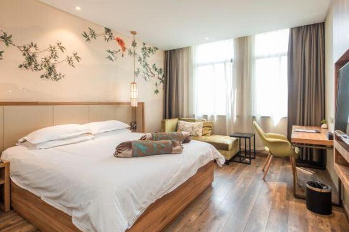 P & E Hotels