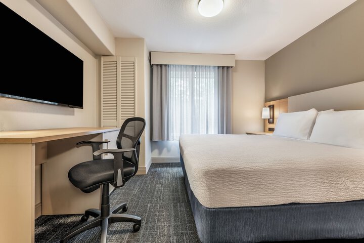Room 10 of 76
