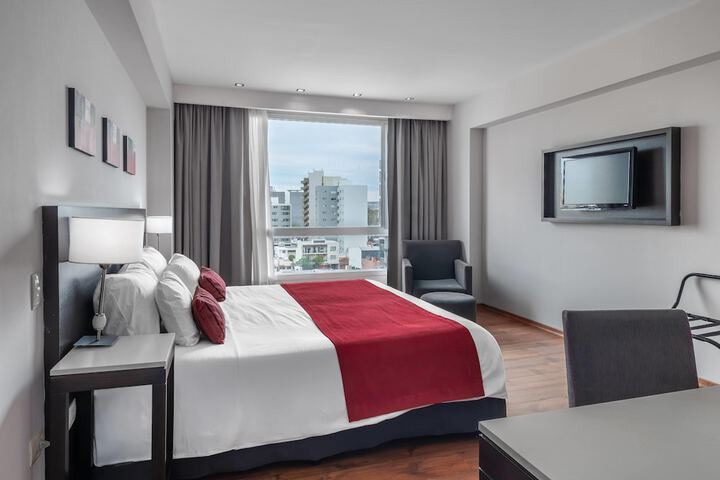 Room 18 of 104