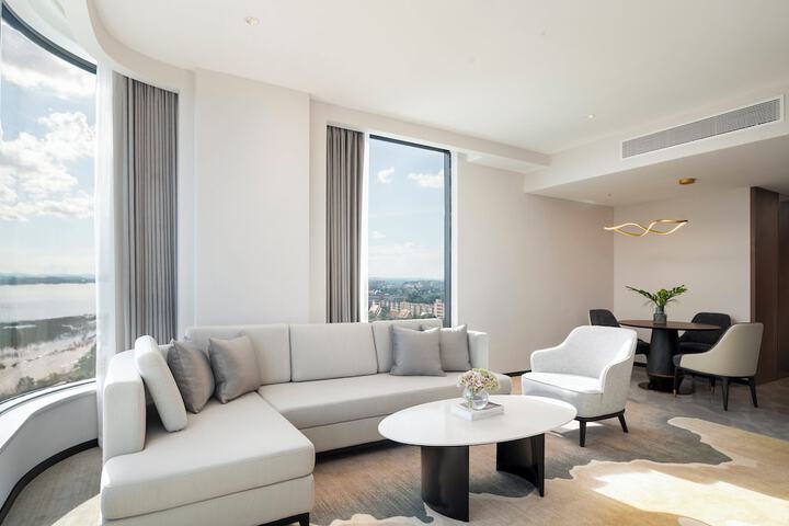 Room 32 of 100