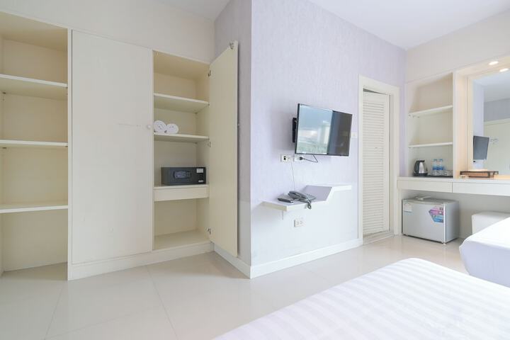 Room 25 of 60