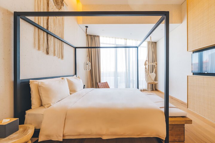 Room 2 of 30