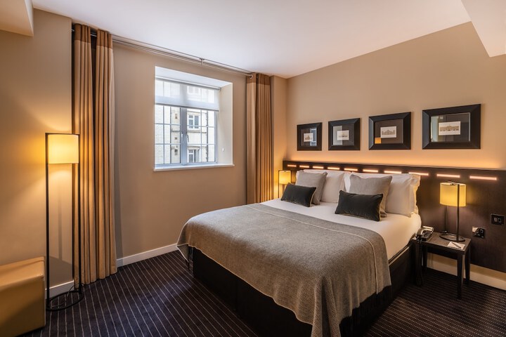 Room 12 of 30