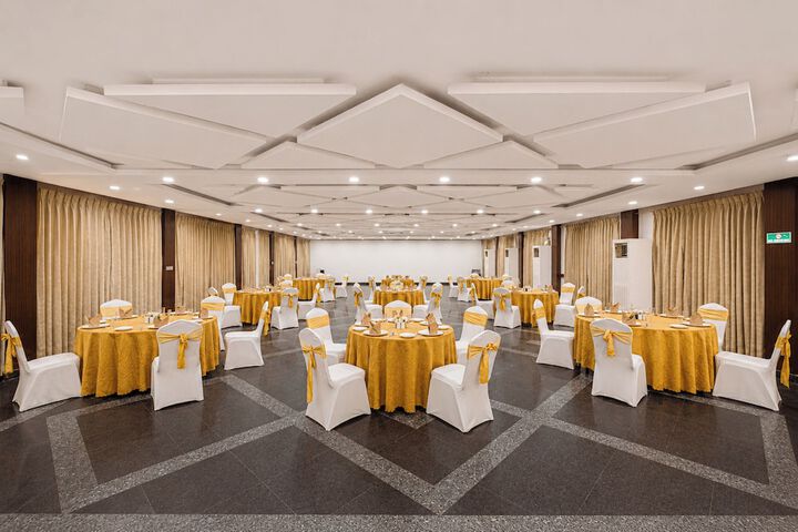 Ballroom/Hall 27 of 37