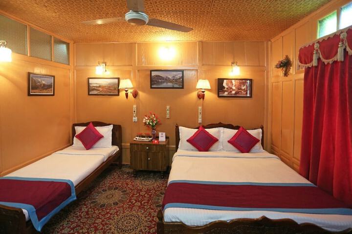 Room 6 of 27