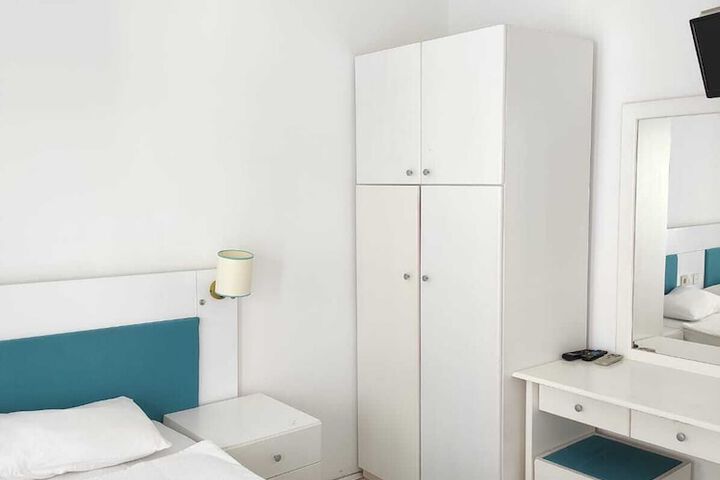 Room 12 of 36