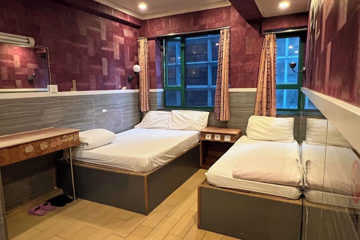 Room 27 of 49