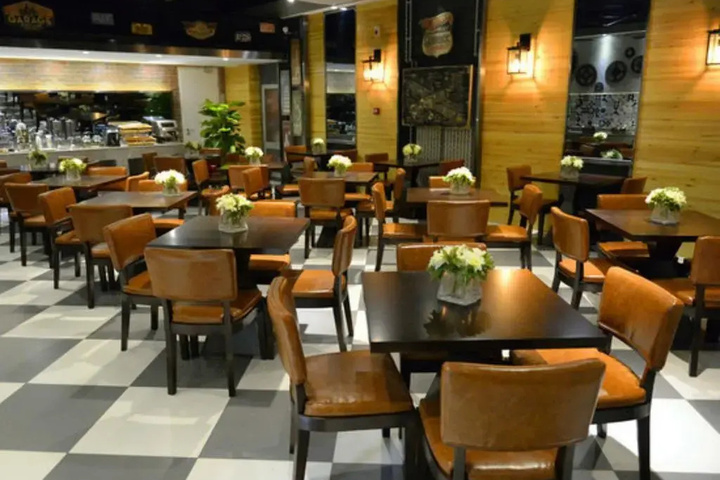 Dining 11 of 12