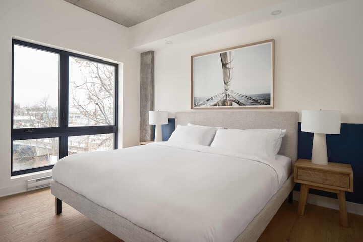 209 2nd Floor Studio Murphy Queen Bed with Balcony (54 of 95)
