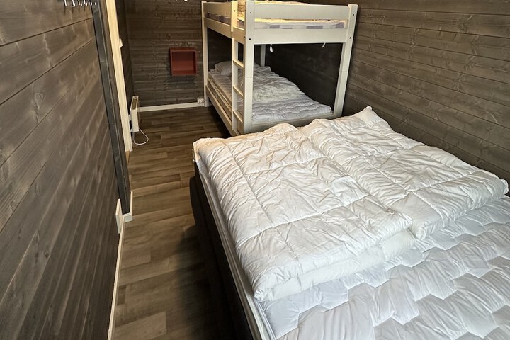Room 16 of 108