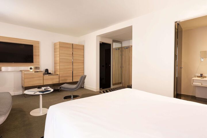 Room 43 of 315
