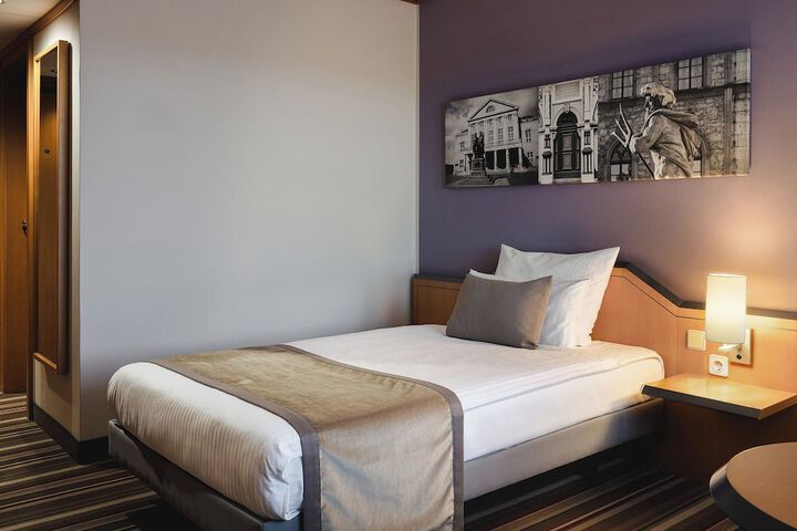 Room 10 of 78