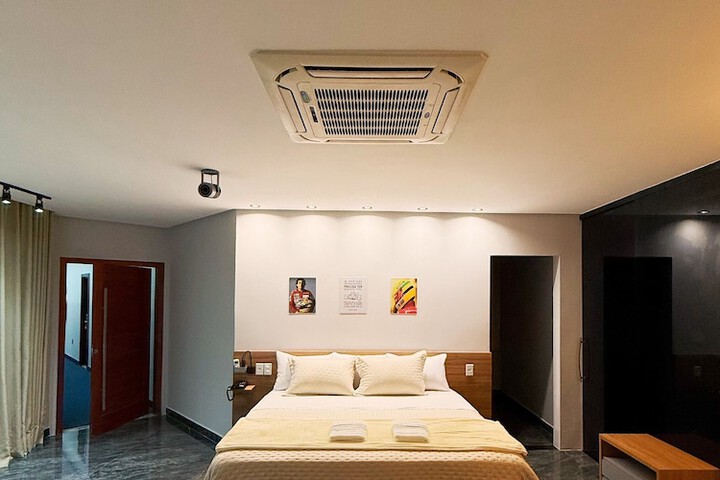 Room 8 of 27