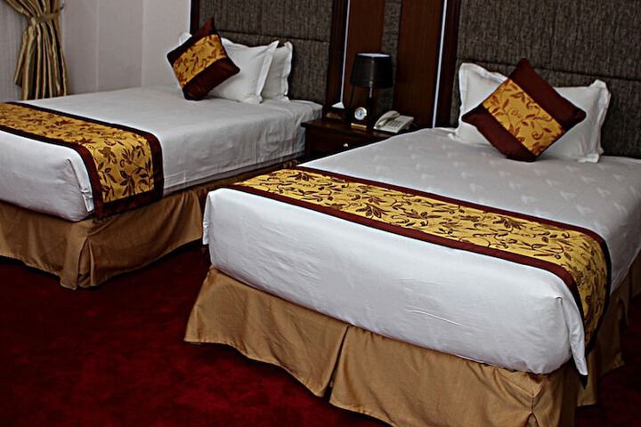 Room 27 of 172