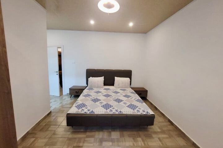 Room 7 of 29