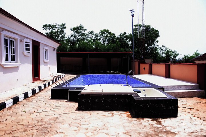 Pool 30 of 79