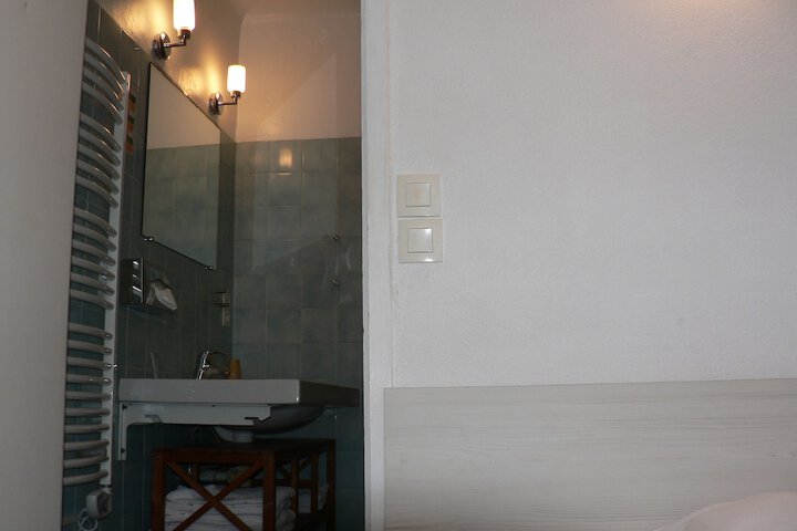 Room 8 of 31