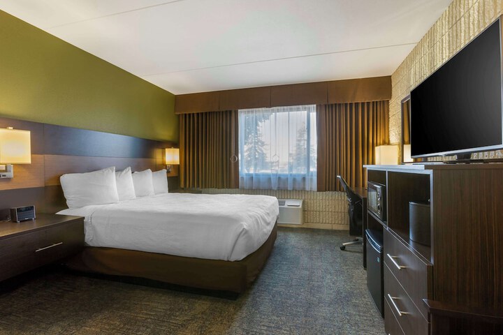 Room 8 of 32
