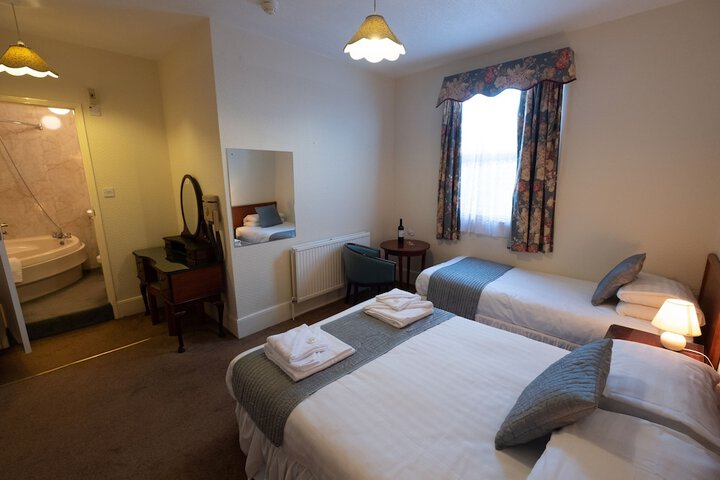 Room 5 of 28