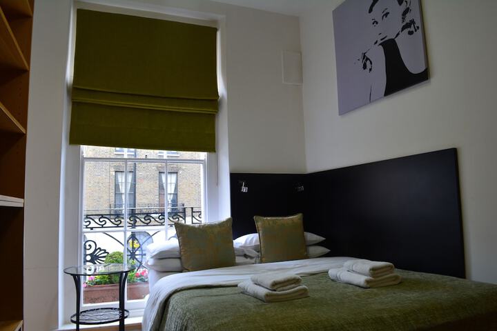 Room 8 of 50