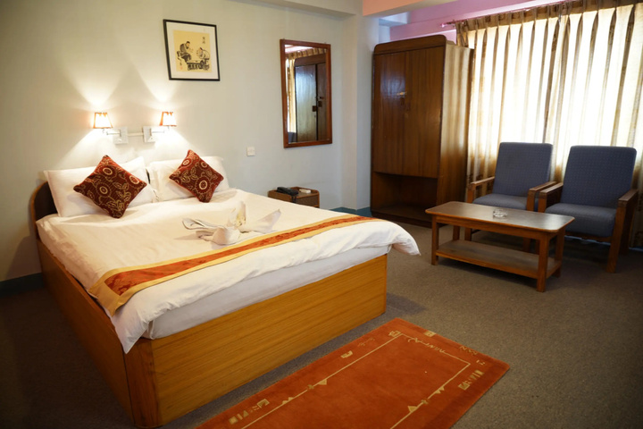 Room 8 of 34