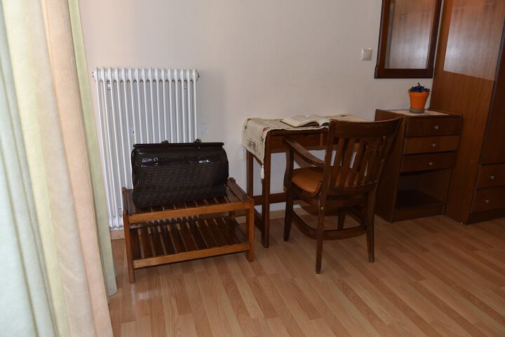 Room 27 of 52