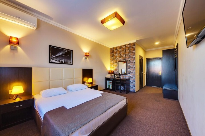 Room 33 of 59