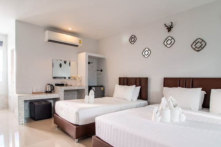 Room 6 of 33