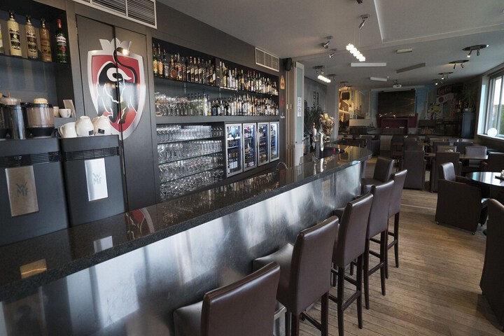 Sports bar