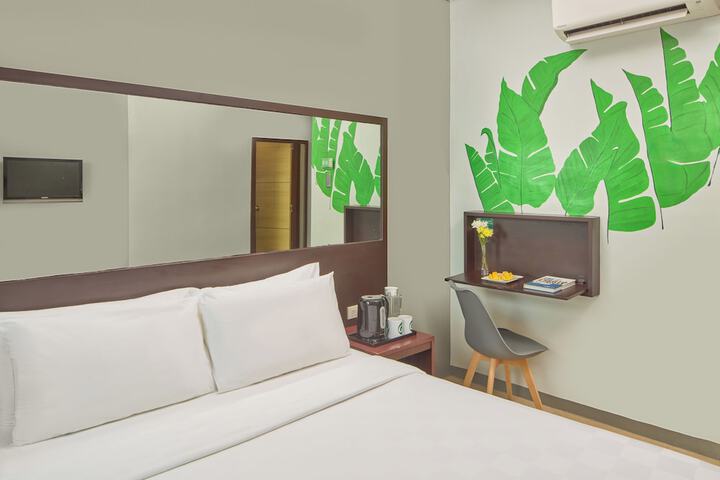 Room 12 of 32