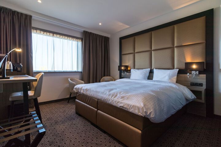 Room 2 of 36