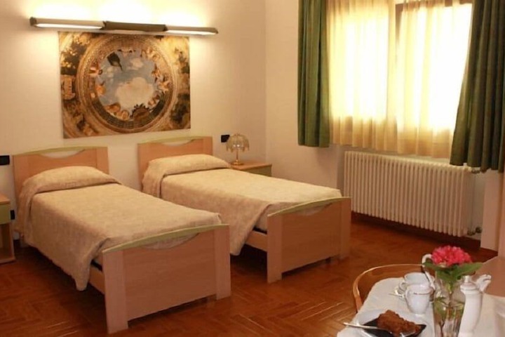 Room 8 of 41