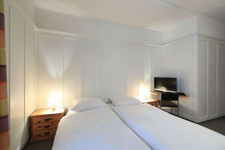 Room 27 of 60