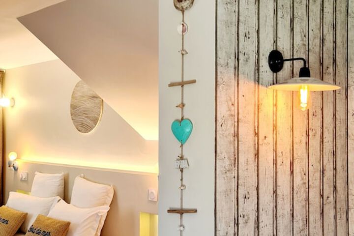 Room 36 of 210