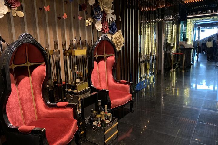 Lounge 91 of 113