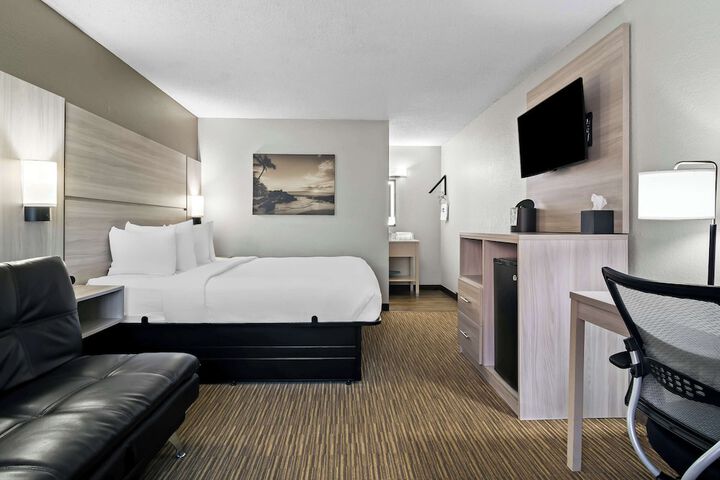 Room 6 of 35