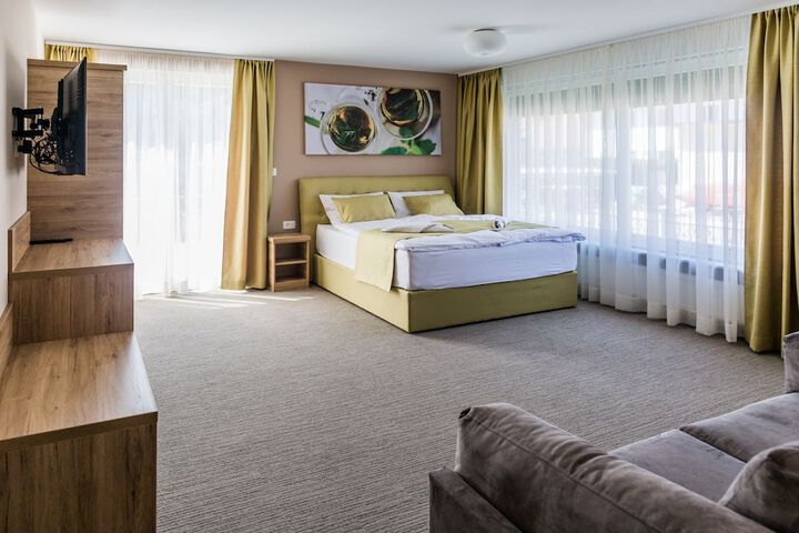 Room 9 of 25