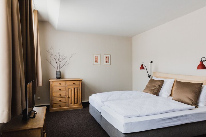 Room 7 of 75