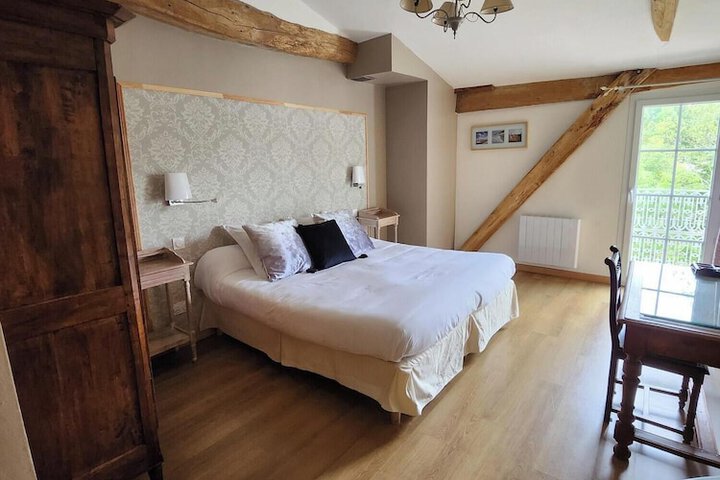 Room 9 of 30