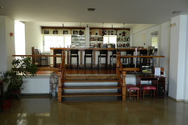 Lounge 40 of 78