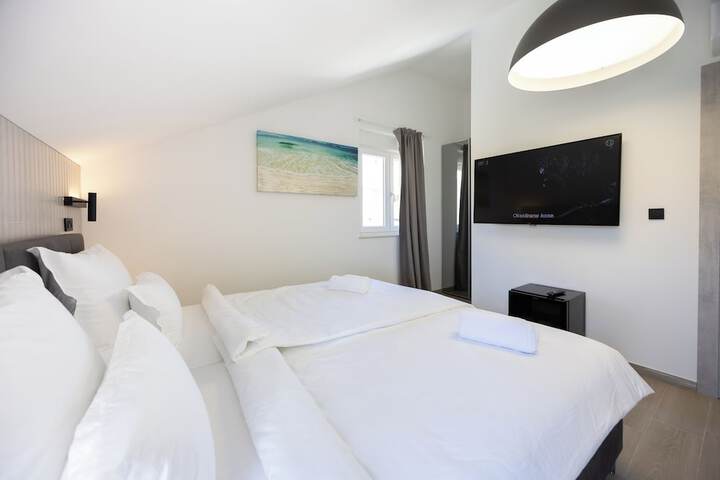 Room 30 of 169