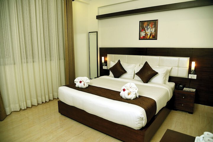 Room 32 of 97